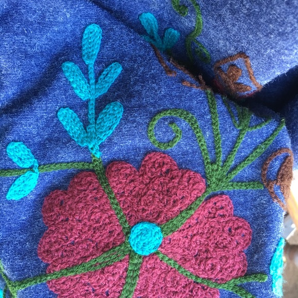 Young Threads Boutique Brand Shark Tooth Long Wrap - Picture 2 of 7